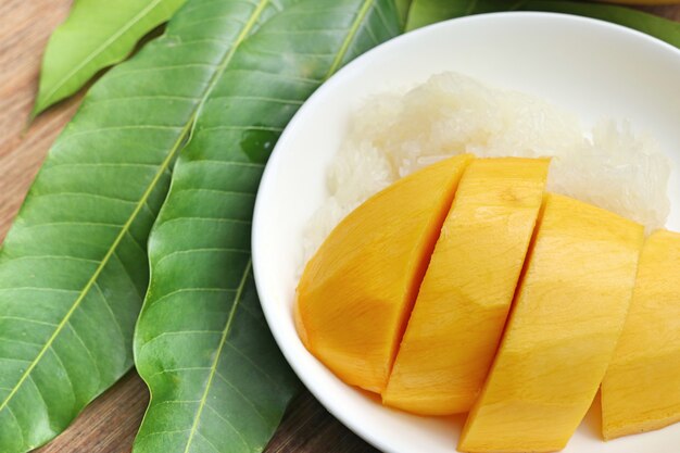 dojrzałe mango i lepki ryż