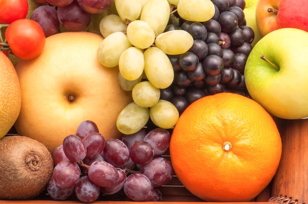 Dojrzałe owoce dla zdrowego odżywiania i diety, słodkie owoce dla zdrowego stylu życia
