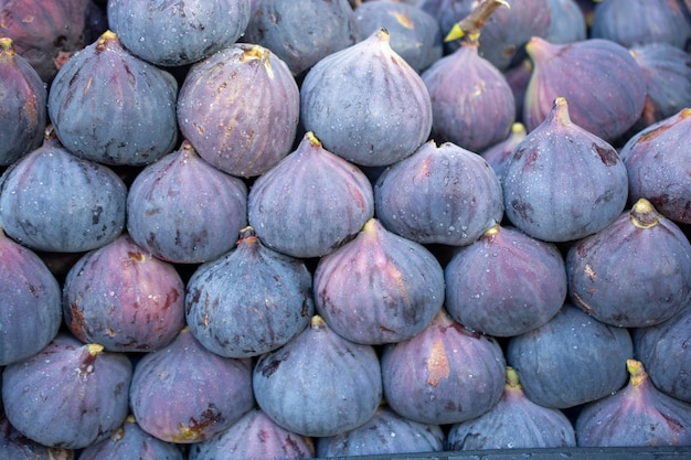 Dojrzałe owoce figi na rynku