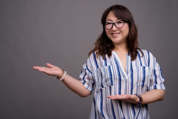Dojrzałe Piękne Azjatyckie Bizneswoman Noszenie Okularów