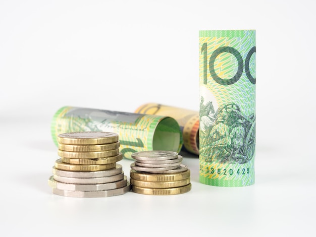 Dolar australijski pieniądze na białym tle