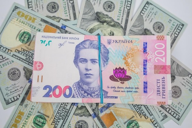Dolary i banknoty hrywienStosunek hrywny do dolara Kursy walut