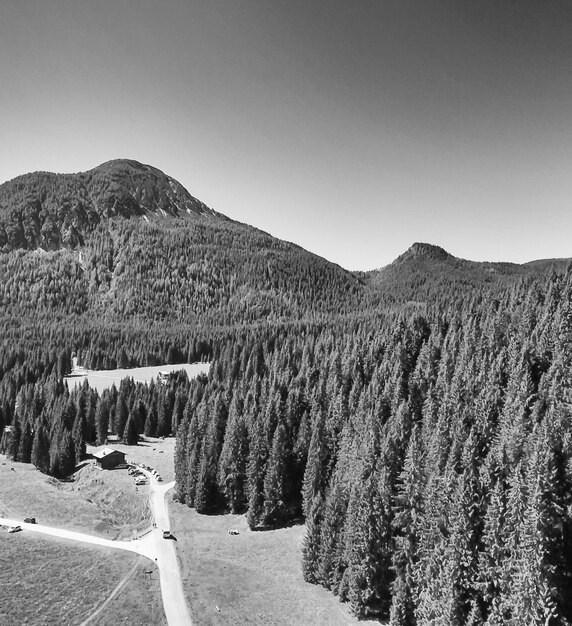 Dolina Dolomitów, panoramiczny widok na włoskie Alpy.