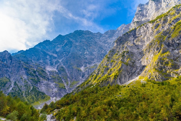 Dolina gór w pobliżu Koenigssee Konigsee Park Narodowy Berchtesgaden Bawaria Niemcy