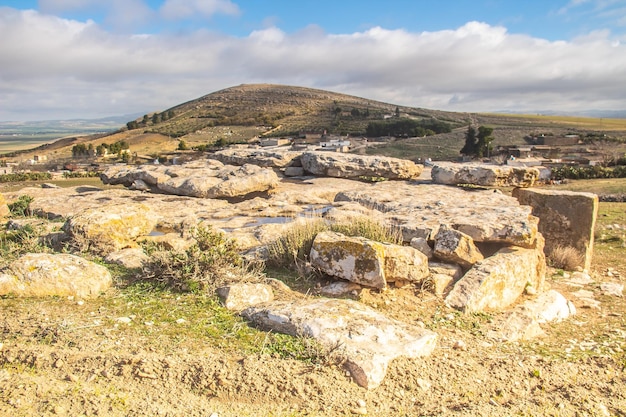 Dolmeny w zachodniej Tunezji Les Megalithes d'Elles Kef Tunezja