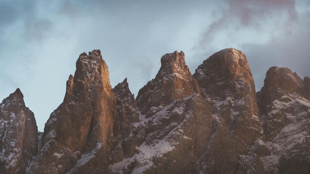 Dolomitowe szczyty świecące