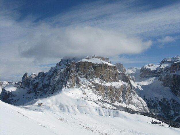 Dolomity góry w zimie