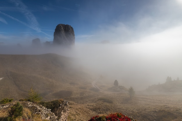 Dolomity: wschód słońca w Cinqui Torri