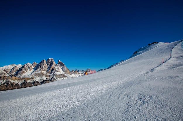 Dolomity zimowy ośrodek narciarski w górach