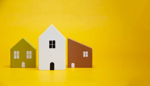 Zdjęcie dom drewniany model pomysł inwestycyjny nieruchomości długoterminowe zyski