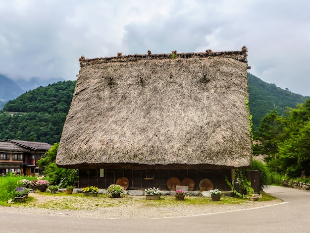 Dom Gassho-zukuri, Historyczna Wioska Shirakawa-go W Lecie, Japonia