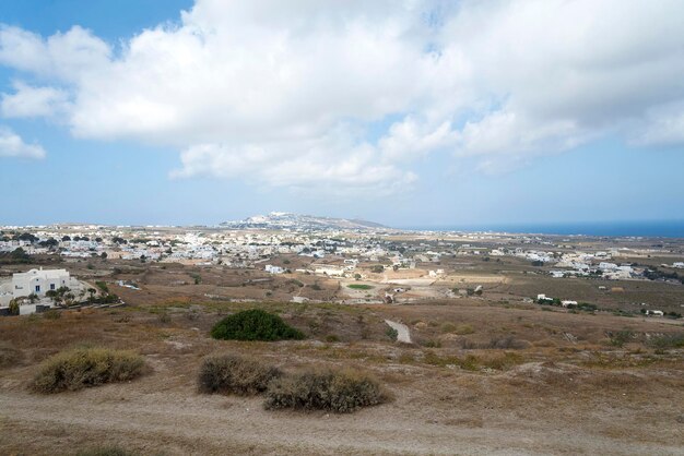 Dom w polu widok z góry Wyspa Santorini