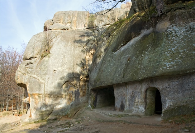 Dom w skale ( "Skeli Dovbusha" , Iwano-Frankowsk, Ukraina )