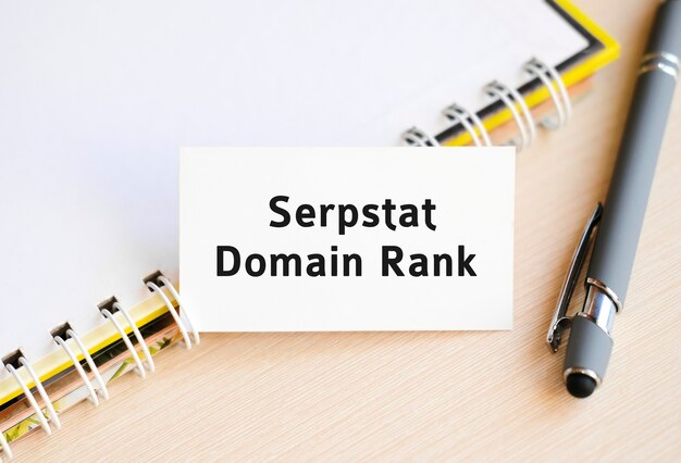 Domain Rank - Tekst Na Zeszycie Ze Sprężynką I Szarym Uchwytem