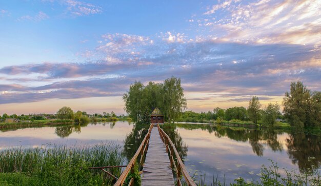 Domek na środku rzeki