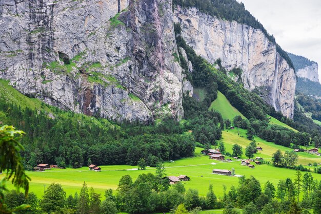 Domek w dolinie Lauterbrunnen, dystrykt Interlaken, kanton Berno w Szwajcarii.