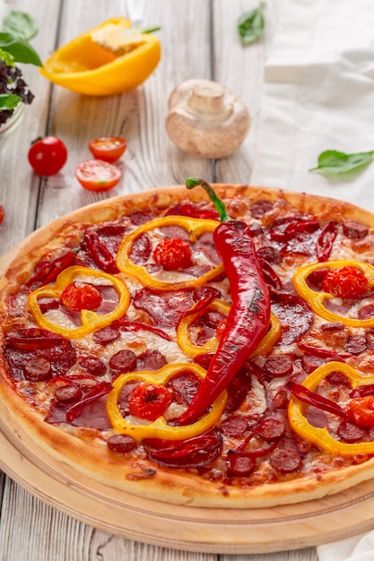 Domowa Pizza Serowa Z Salami