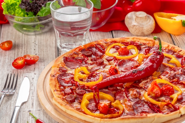 Domowa Pizza Serowa Z Salami