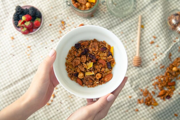 Domowa pyszna granola z orzechami