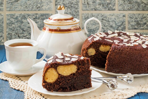 Domowe ciasto czekoladowe z kulkami twarogowo-kokosowymi