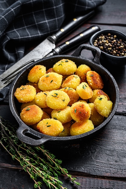 Domowe gnocchi ziemniaczane smażone na patelni