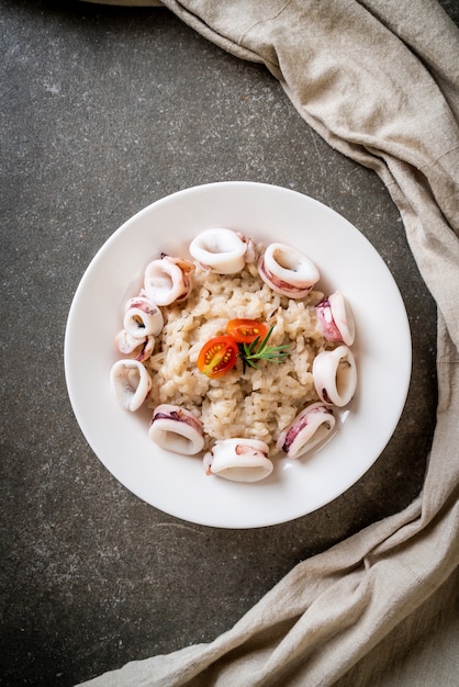 domowe kalmary lub risotto z ośmiornicą