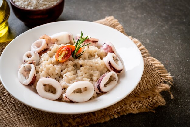 domowe kalmary lub risotto z ośmiornicą