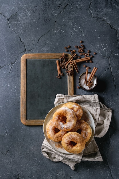 Domowe Pączki Z Cukrem Pudrem