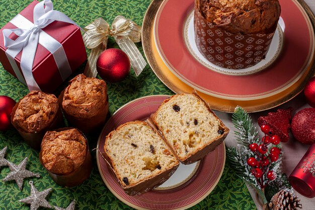 Domowe Panettone Na świątecznym Stole