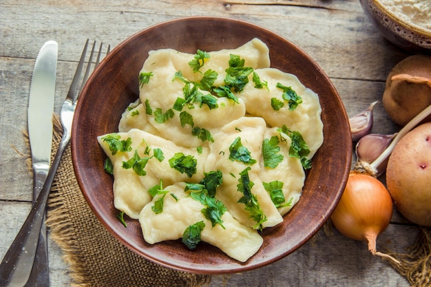 Zdjęcie domowe pierogi selektywny fokus jedzenie i picie