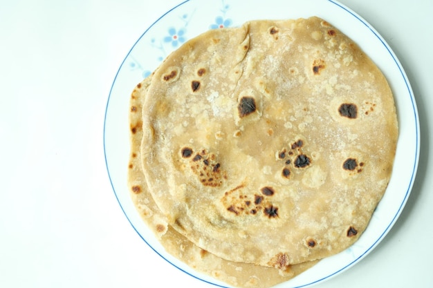 Domowe roti chapati na stole