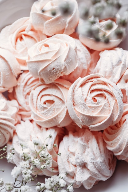 Domowe różowe pianki truskawkowe