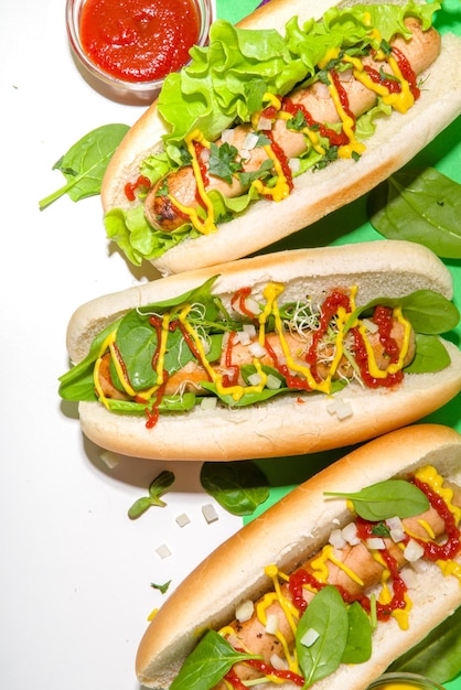 Domowe wegańskie hot dogi