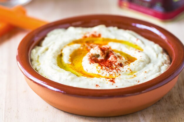 Domowy Hummus przez kilka marchewek