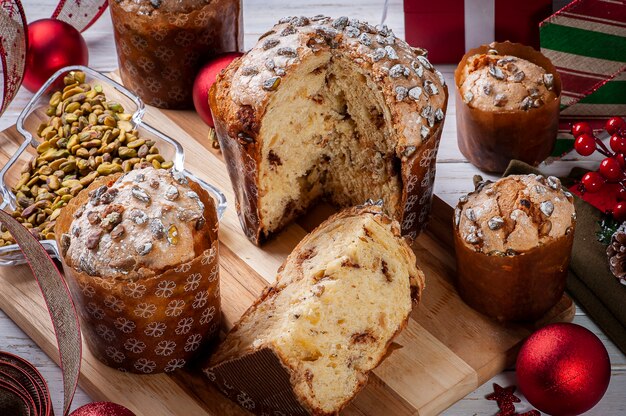 Zdjęcie domowy panettone tradycyjny świąteczny deser