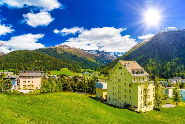 Domy W Miasteczku Wieś W Alpach Davos Graubuenden S