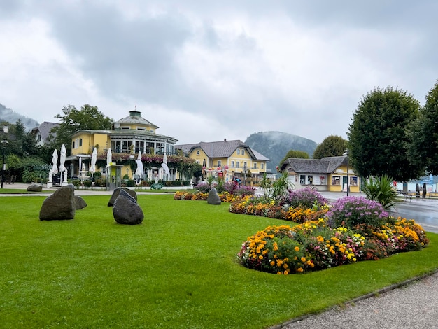 Domy w Salzburgu z kwiatami