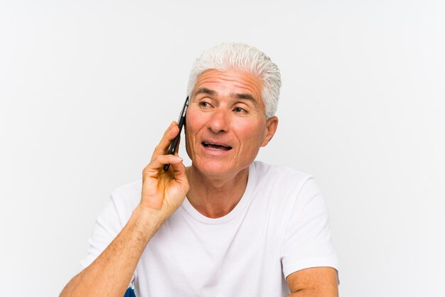 Dorośleć Caucasian Mężczyzna Opowiada Na Telefonie