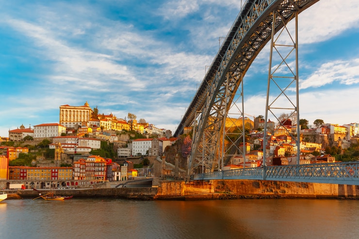 Zdjęcie douro rzeka i dom luis most, porto, portugalia.