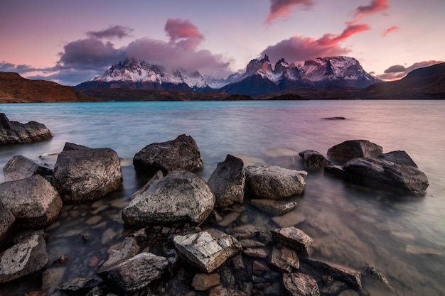 Dramatyczny świt W Torres Del Paine Chile