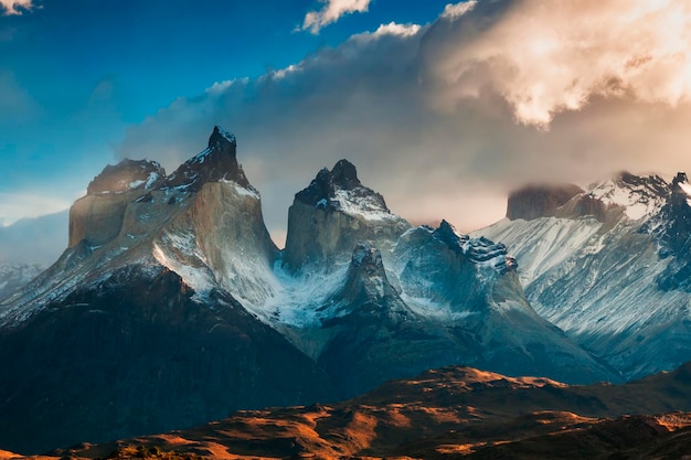 Dramatyczny świt w Torres del Paine Chile