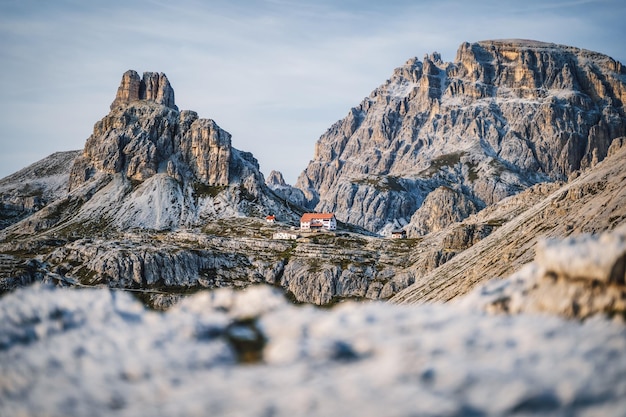 Dreizinnenhuette Rifugio Antonio Locatelli w pobliżu Tre Cime di Lavaredo Dolomity Południowy Tyrol Włochy