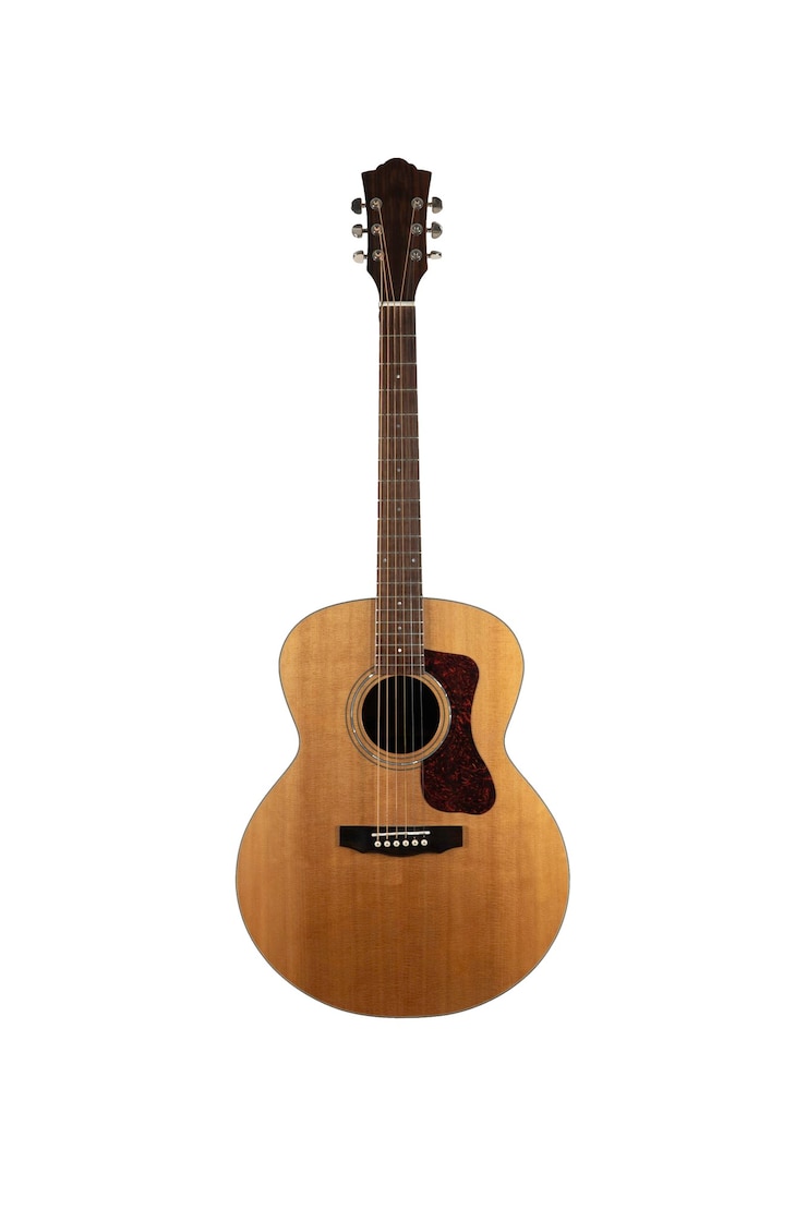 Zdjęcie drewniana gitara akustyczna wyizolowana na białym tle