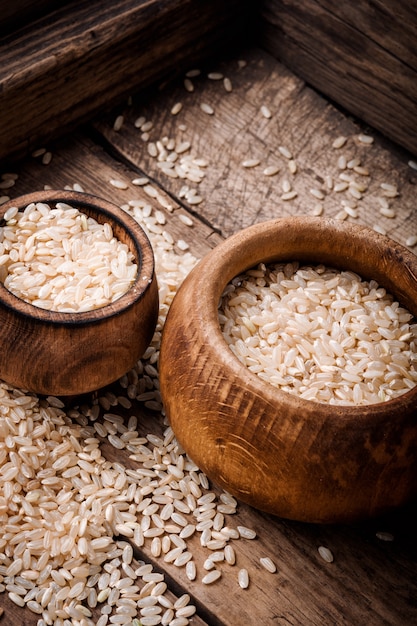 Drewniana miska z ryżem