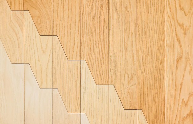 Zdjęcie drewniana podłoga z białą obwódką i jasnobrązowym wzorem.