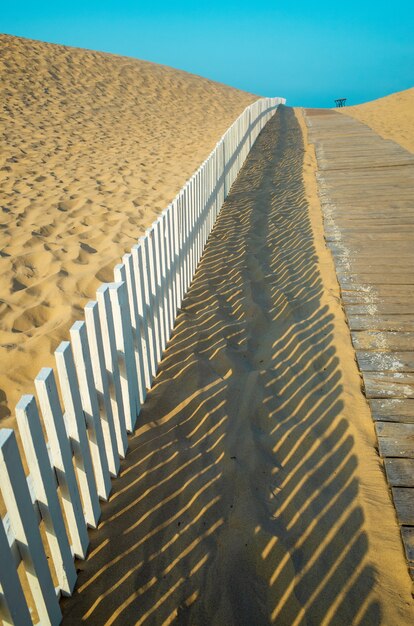 Zdjęcie drewniana promenada na plażę