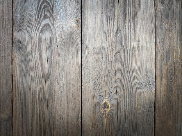 Drewniane deski materiał tło. Zwietrzałe drewno liściaste z oznakami starzenia się i zardzewiałych paznokci