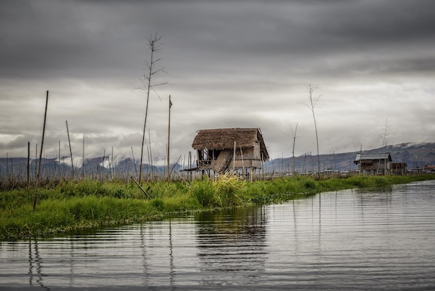 Drewniane domy na palach Inle Lake Myanmar