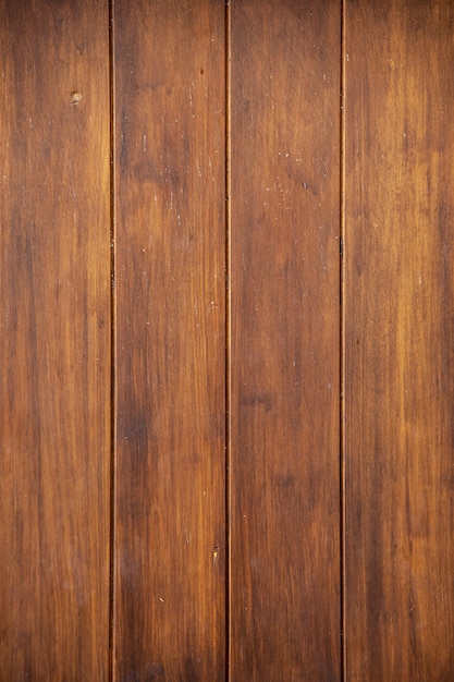 drewniane nakładają się na ścianę