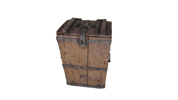 Drewniane pudełko z metalową klamrą.